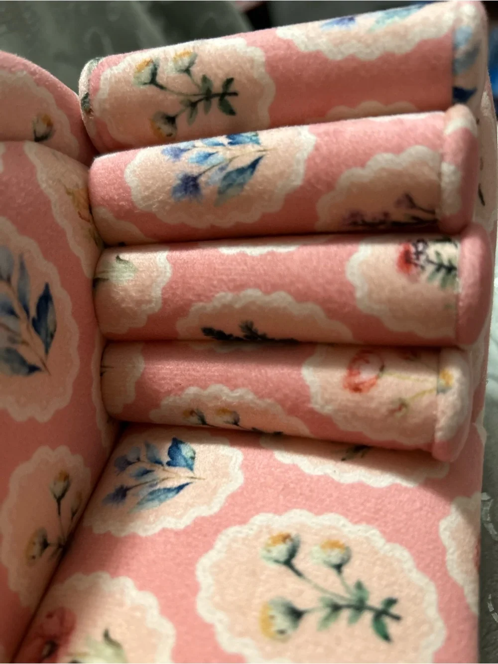 NWT Hilabee, Pink Floral Mini Chaise Lounge Sofa Jewelry Box